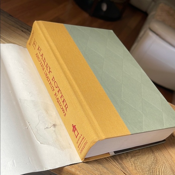 Harry Potter and the Deathly Hallows Hard Cover Book - Picture 7 of 9